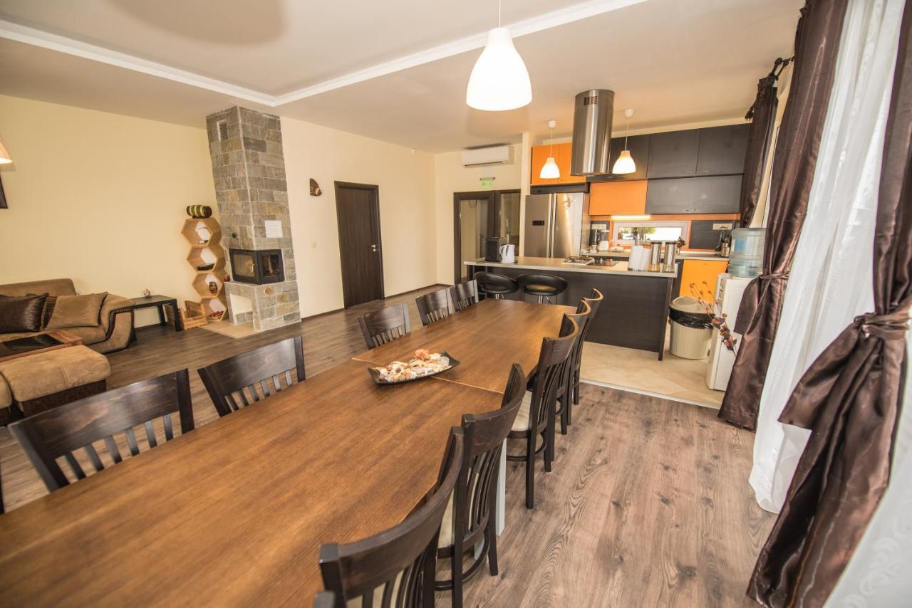 Vakarel Residence Bagian luar foto