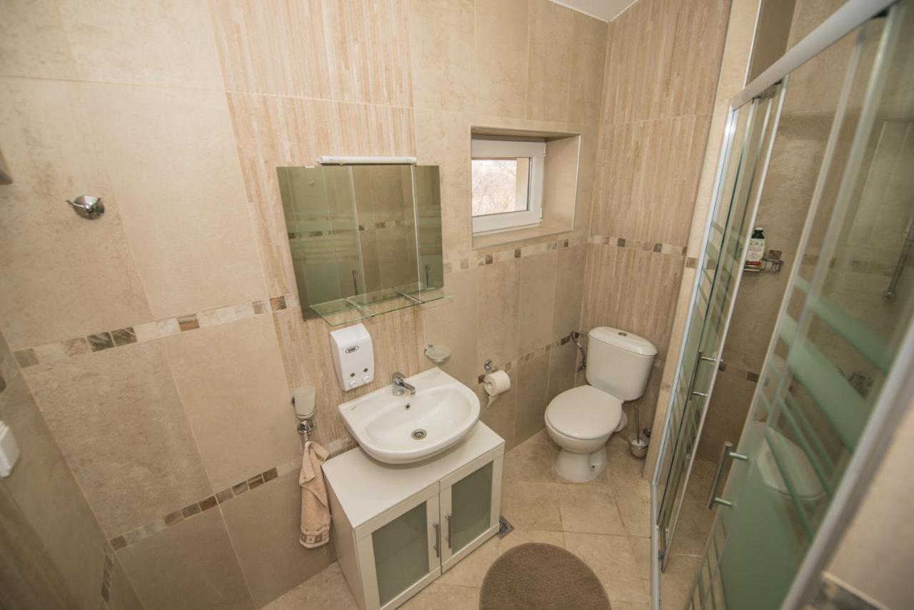Vakarel Residence Bagian luar foto