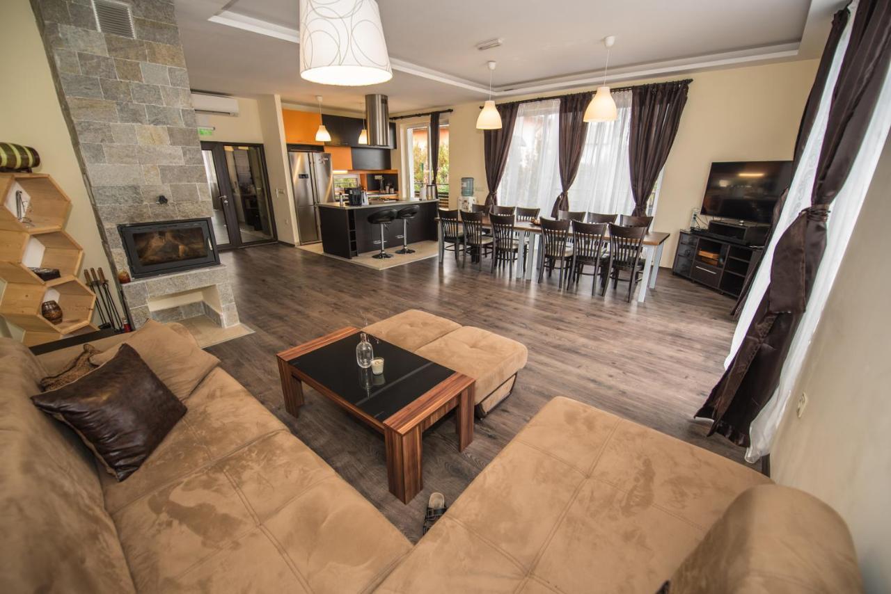 Vakarel Residence Bagian luar foto